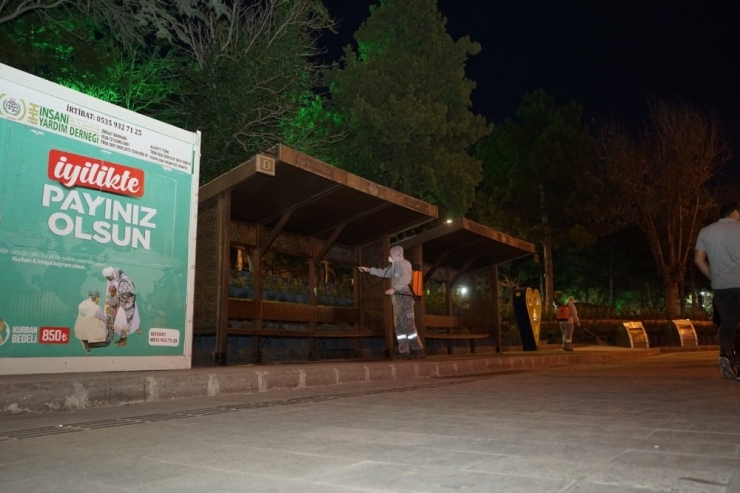 Nevşehir’de Özel Halk Otobüsleri Ve Duraklar Dezenfekte Edildi