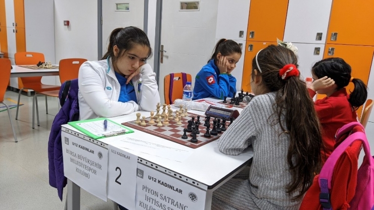 Büyükşehirli Satranççılardan 3 Şampiyonluk