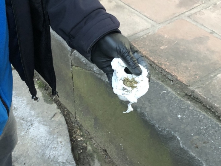 Uyuşturucu Satıcıları Bunu Da Yaptı, Türbeye Uyuşturucu Sakladı