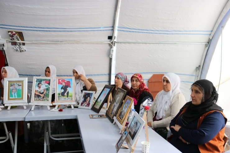 Hdp Önündeki Ailelerin Evlat Nöbeti 191’inci Gününde