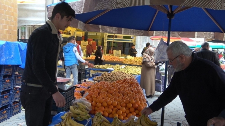 Havaların Isınması Semt Pazarlarında Tezgahlara Olumlu Yansımadı