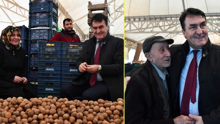 Vatandaş Dündar’ı Bağrına Bastı