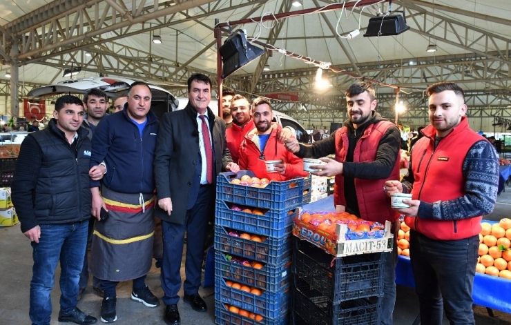 Vatandaş Dündar’ı Bağrına Bastı