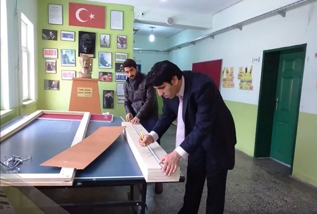 Fedakar Öğretmen Köy Okulunu Kendi İmkanları İle Yeniledi