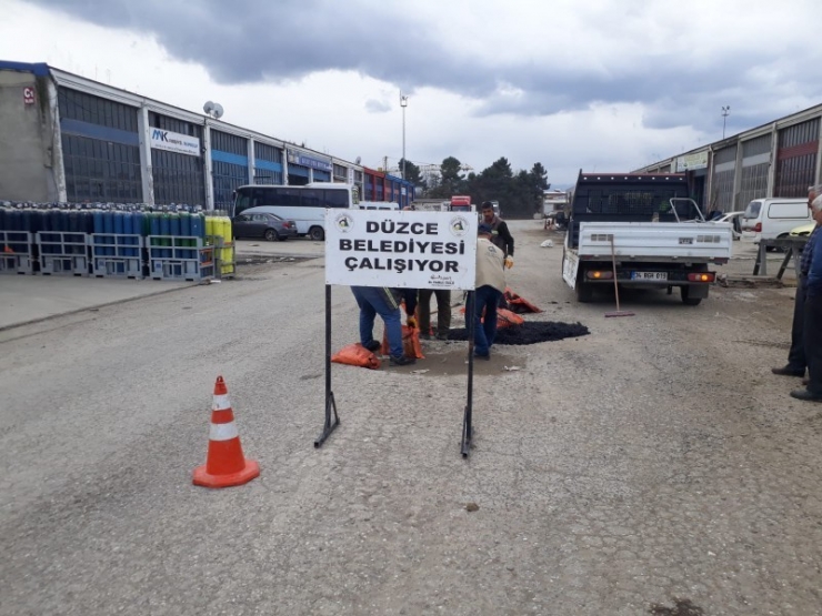 Düzce’de Küçük Sanayi Sitesinde Göçükler Onarıldı