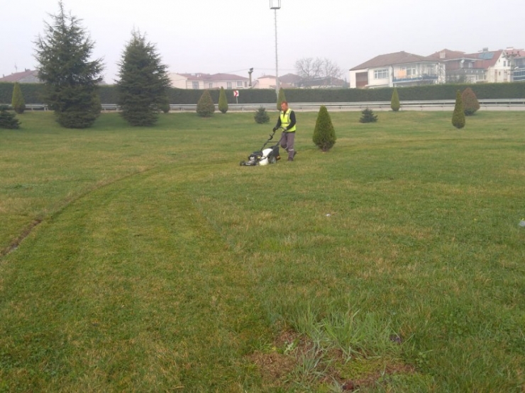 Kervan Kavşağı’nda Peyzaj Bakımları Yapıldı