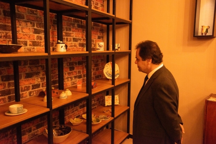 Engelli Bireylerin Rahatça Gezebileceği Afiş Ve Seramik Sergisi Açıldı