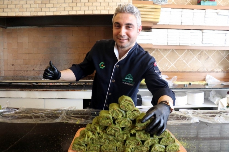 2 Metrelik Boruda Bol Fıstıklı Kadayıf