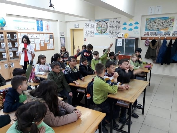 İlkokul Öğrencilerine Bağımlılıkla Mücadele Eğitimi