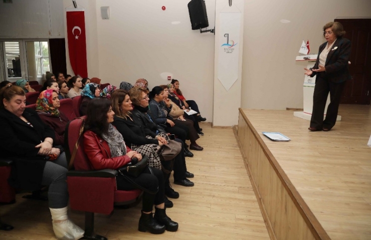 Bayraklı’da Kadın Hakları Seminerde Ele Alındı