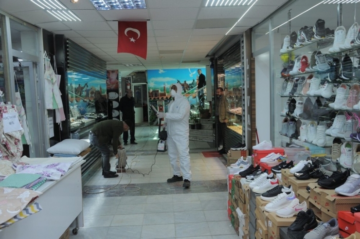 Kırşehir Belediyesi, Ortak Kullanım Alanlarında Koronavirüs İlaçlaması Yaptı