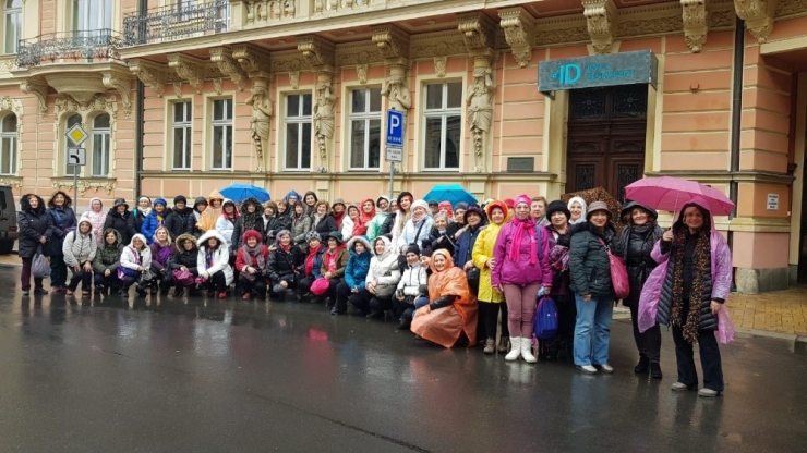 Dünyayı Fetheden Nilüfer Kadın Korosu Avrupa Turnesinde Koronavirüs İçin Şarkı Yazdı
