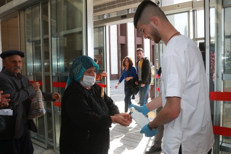 Hastanede Korona Virüsüne Karşı Dezenfektanlı Önlem