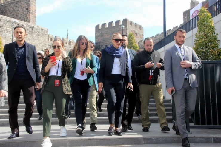 Turizm Bakanının Eşi, Tarihi Kayseri Kalesi’ni Gezdi