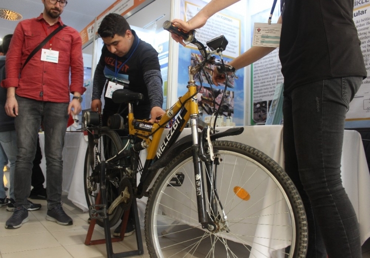 Liseli Öğrenciler Kendi Kendini Şarj Edebilen Elektrikli Bisiklet Üretti