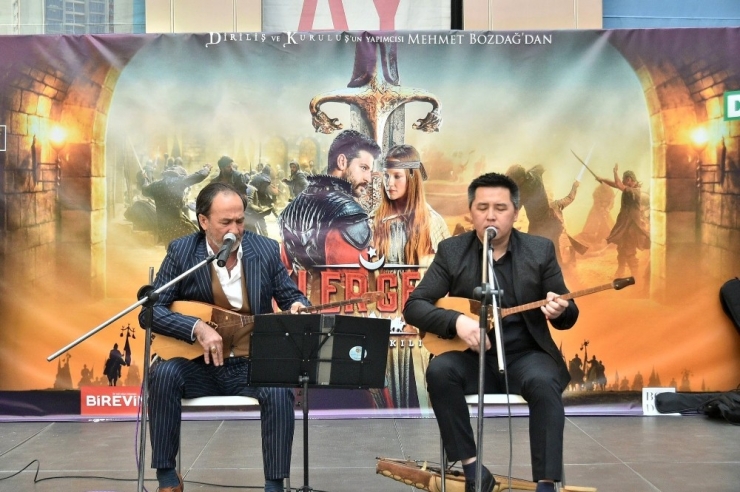 Mamak Belediyesi Bin Çocuğu Sinemaya Götürdü