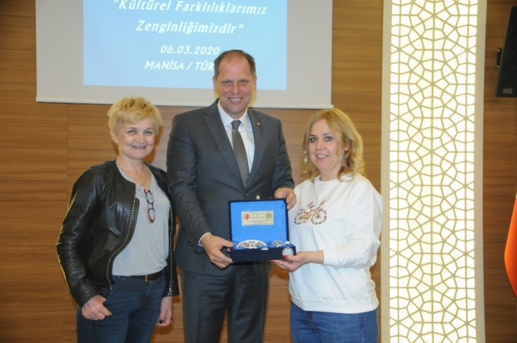 Yabancı Öğrenciler Manisa Ticaret Borsasının Misafiri Oldu