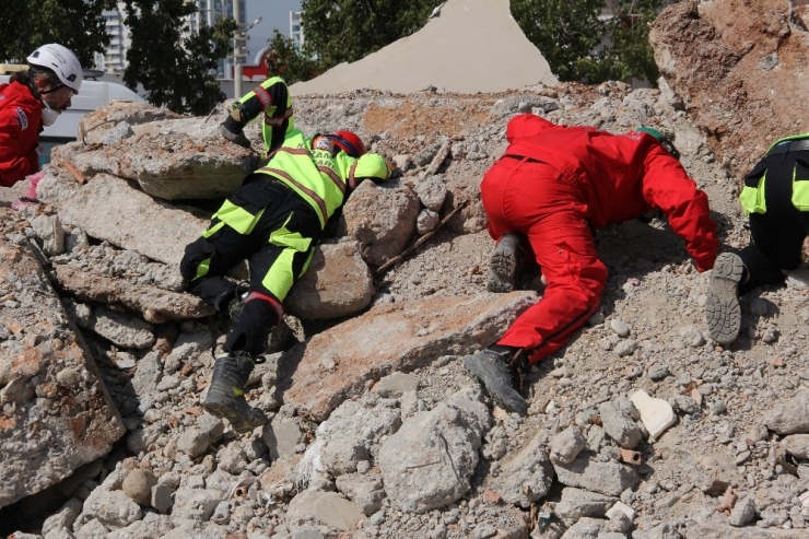 Mersin’deki Deprem Tatbikatı Nefes Kesti