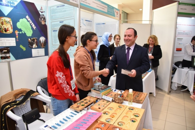 Öğrenciler Projelerini Sergiledi