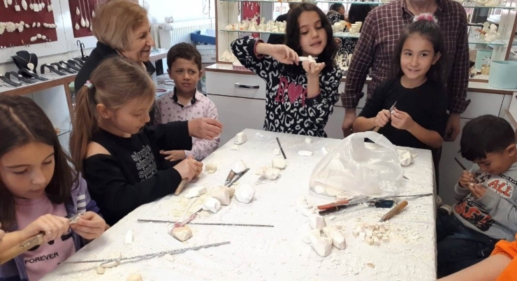 Çocuklar İçin Lületaşı Atölyesi Devam Ediyor