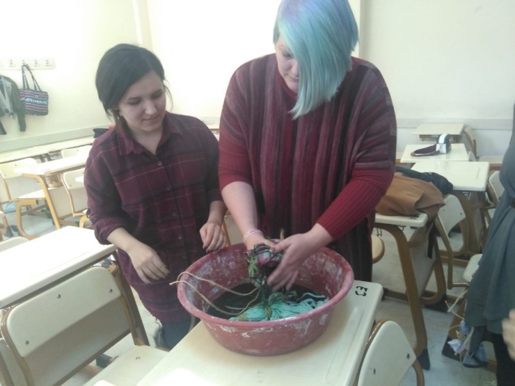 Pamukkale Üniveristesi’nde Eski Kıyafetler Yenilendi