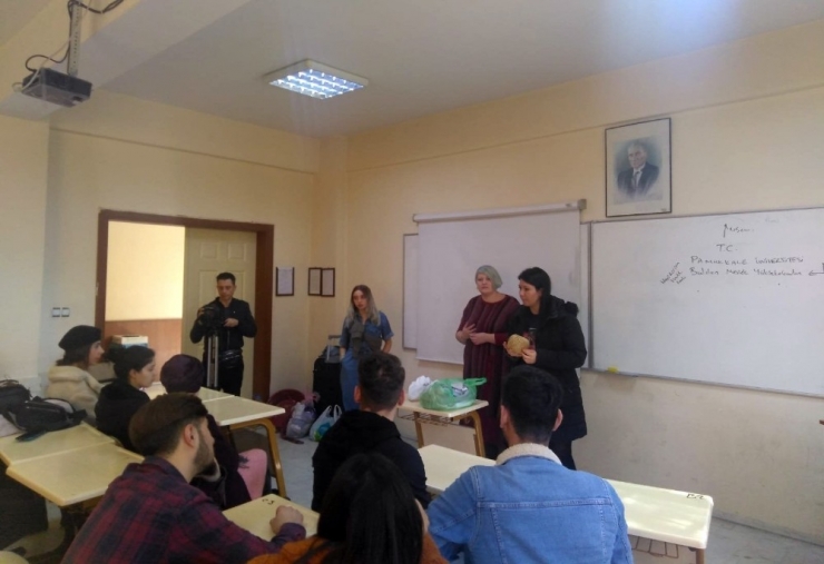 Pamukkale Üniveristesi’nde Eski Kıyafetler Yenilendi