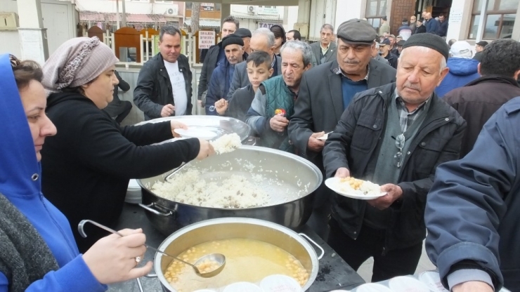 Balıkesir’de Öğretmenler Şehitler İçin Mevlit Okuttu, Hayır Yaptı