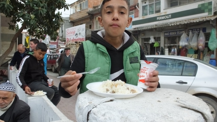 Balıkesir’de Öğretmenler Şehitler İçin Mevlit Okuttu, Hayır Yaptı