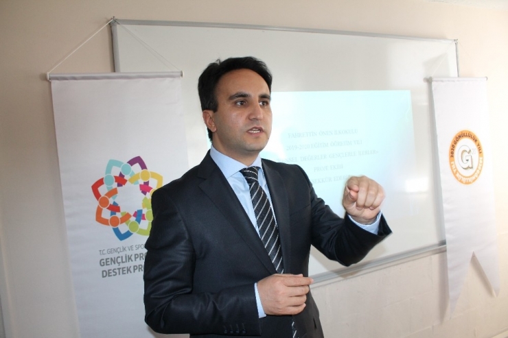 Midyat’ta ’Evrensel Değerler Gençlerle İlerliyor’ Projesi