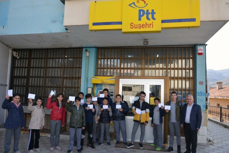 Öğrencilerden Mehmetçiğe 200 Mektup