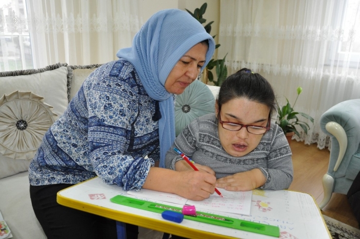 Morquio Hastasına Evde Eğitim