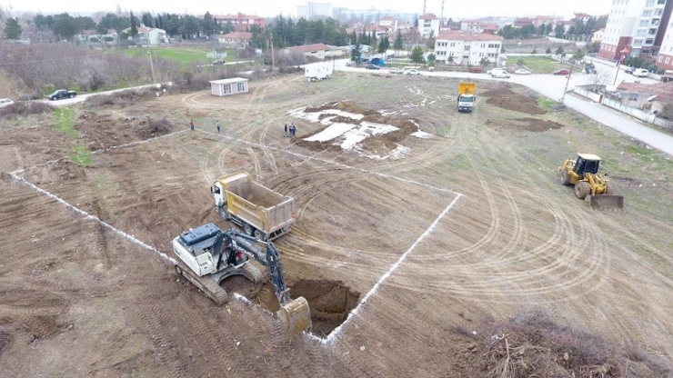 Suluova Olimpik Yüzme Havuzu’nun Temel Kazı Çalışmaları Başladı