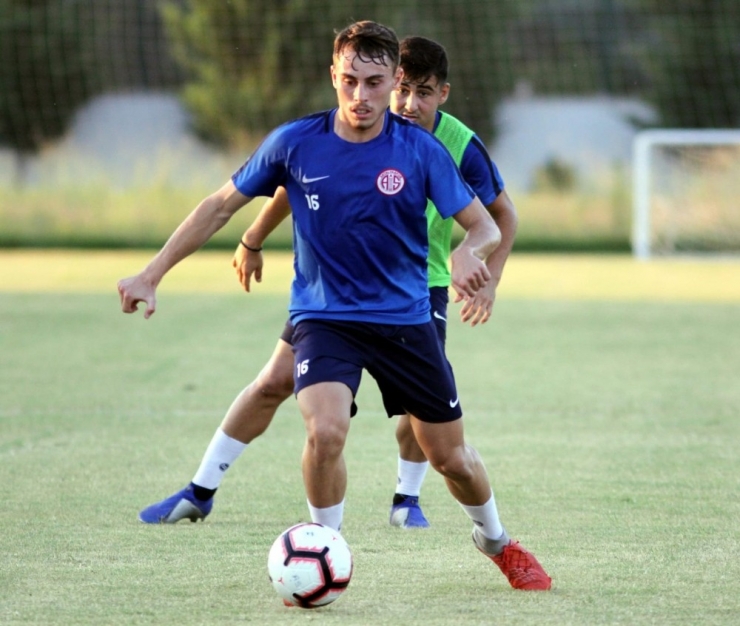 Antalyaspor’da, Bünyamin Balcı Performansıyla Göz Dolduruyor