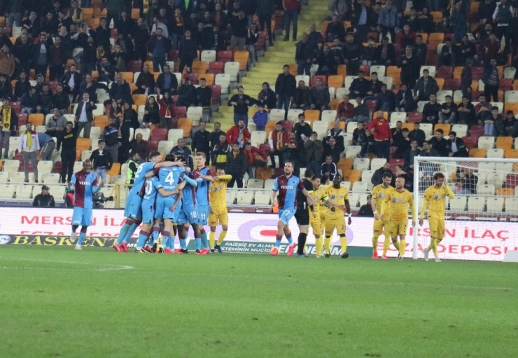 Süper Lig: Yeni Malatyaspor: 1 - Trabzonspor: 2 (İlk Yarı)