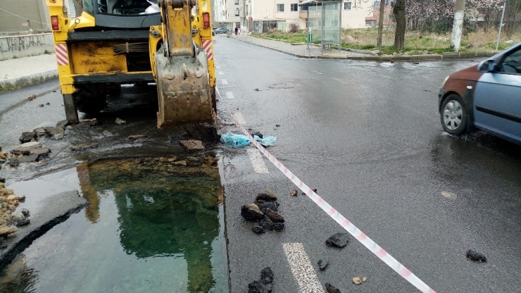 Vana Patladı, Cadde Göle Döndü