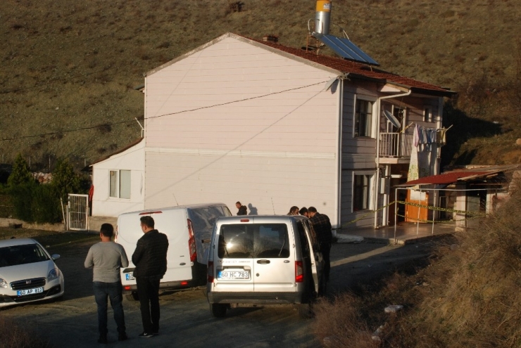 Evine Giren Hırsızı Bıçaklayarak Öldürdü
