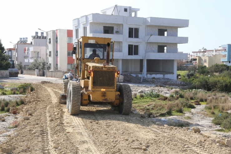 Toroslar’da Yol Yapım Çalışmaları Devam Ediyor