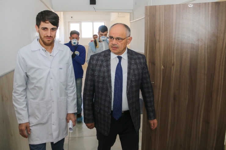 Yahyalı’da Koronavirüs Tehdidine Karşı Okullar Dezenfekte Ediliyor