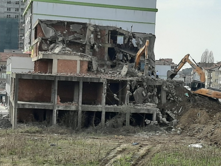 Kdz. Ereğli Metruk Binalardan Temizleniyor