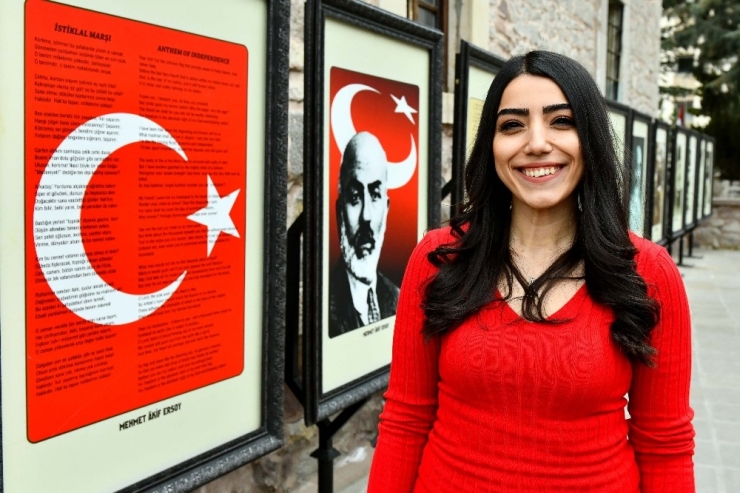 5 Ay Eğitim Alıp, İstiklal Marşı’nı İşaret Diliyle Okudular