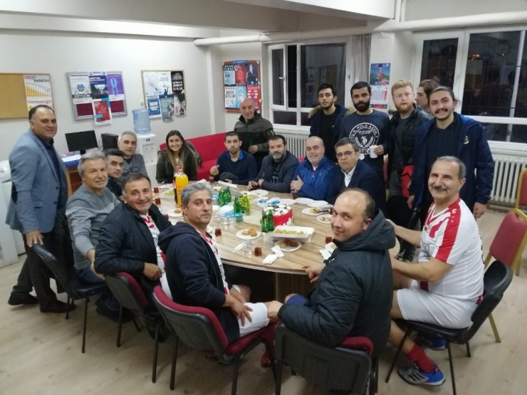 Tabipler Halı Sahada Bir Araya Geldi