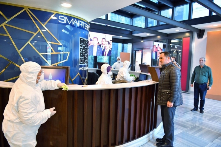 Beyoğlu’nda Tüm Ortak Kullanım Alanları Dezenfekte Ediliyor