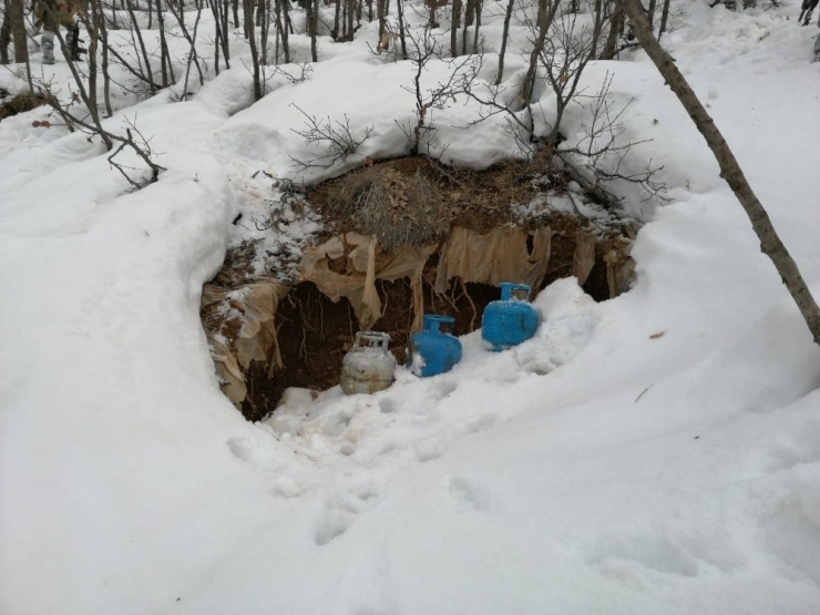 Terör Örgütünce Araziye Gizlenmiş Malzemeler Ele Geçirildi