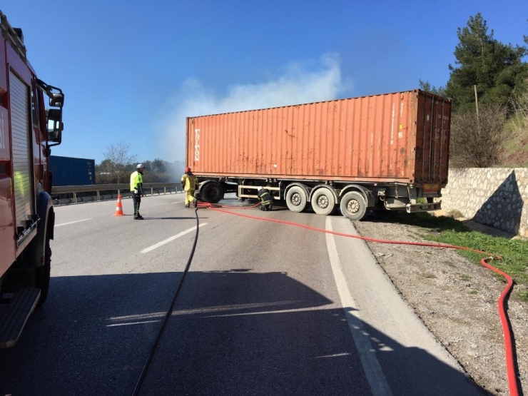 Tır Alev Alev Yandı