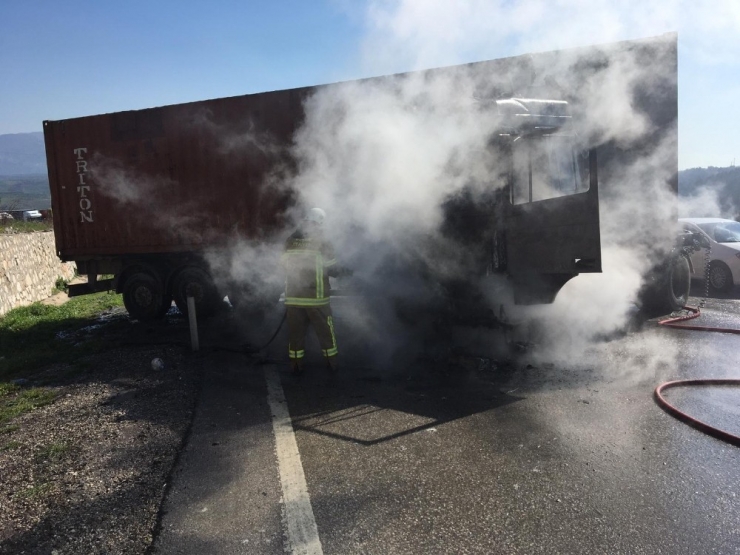 Tır Alev Alev Yandı