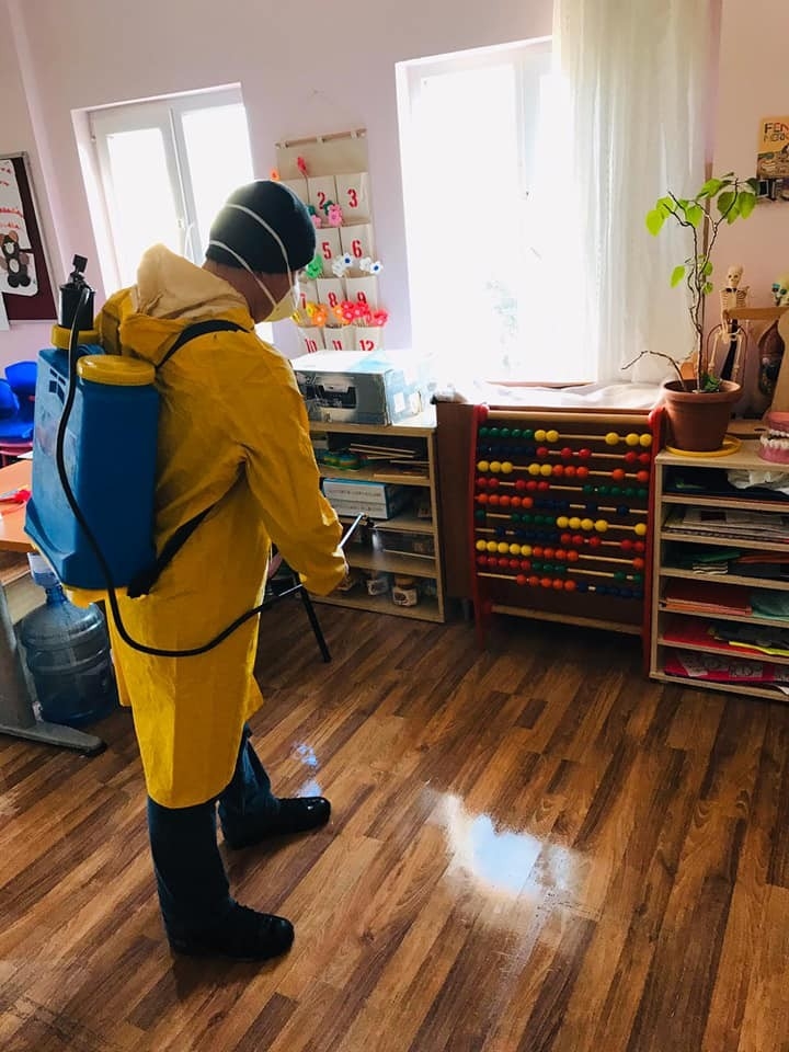 Ayvacık’ta Okullar İlaçlanıyor