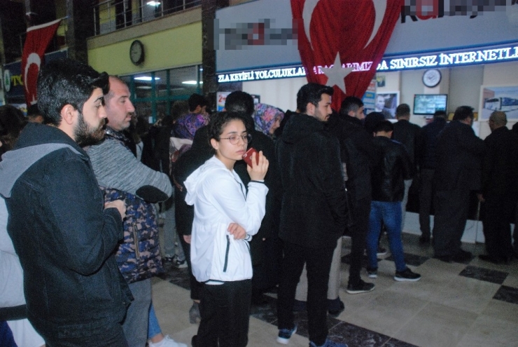 Tokat’ta Tatili Duyan Üniversite Öğrencileri Terminallere Akın Etti
