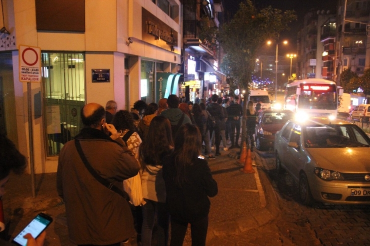 Aydın’da Binlerce Öğrenci Bilet Kuyruğuna Girdi