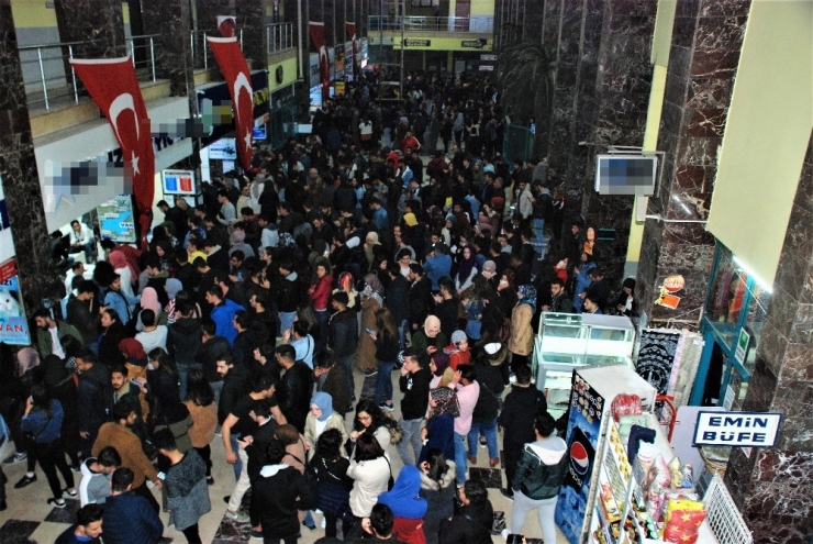 Tokat’ta Tatili Duyan Üniversite Öğrencileri Terminallere Akın Etti