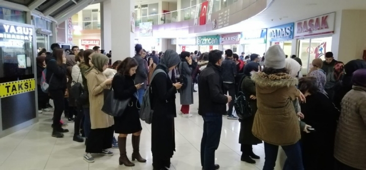 Erzincan’da Öğrenciler Otogara Akın Etti